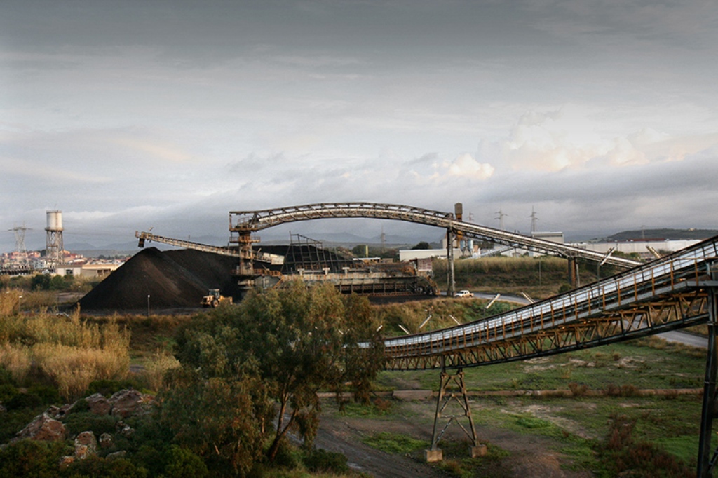 La centrale di Nuraxi Figus, nel cuore del Sulcis. E' l'ultima inaugurata tra le centrali per produzione di energia elettrica alimentate a carbone 