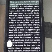 uno smartphone in modalità lettura